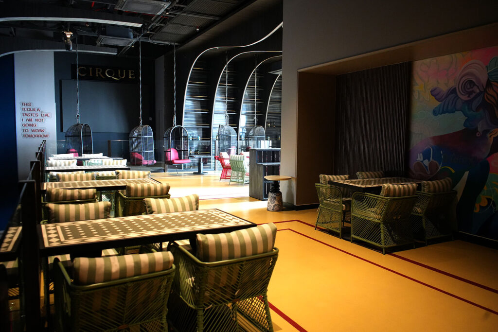CIRQUE BAR