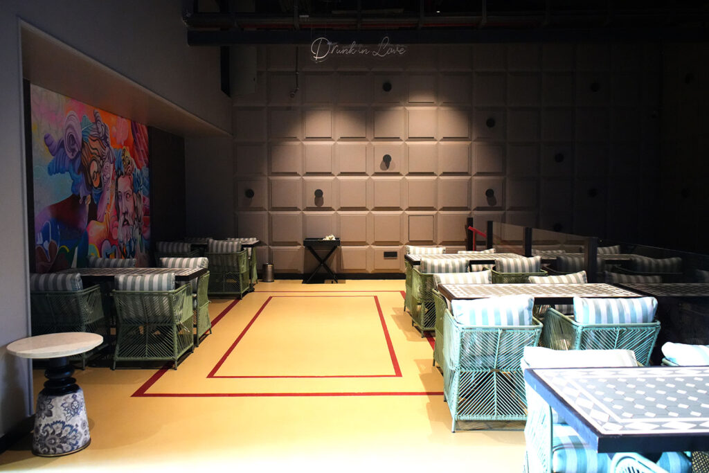 CIRQUE BAR