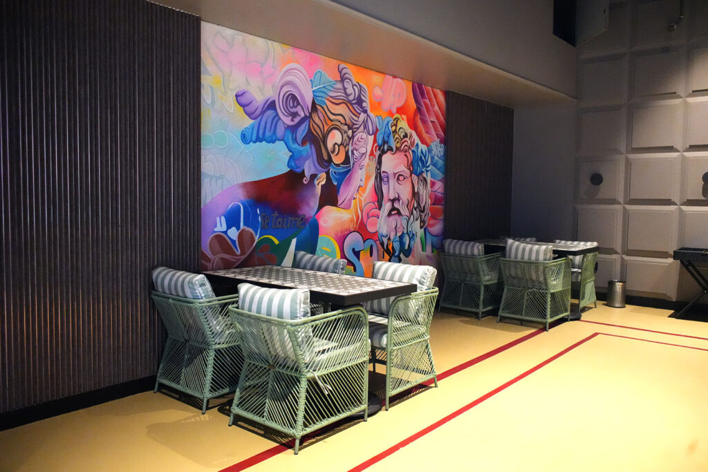 CIRQUE BAR