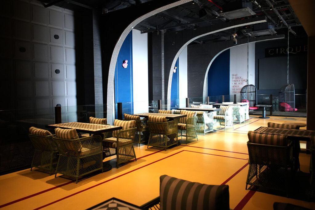 CIRQUE BAR