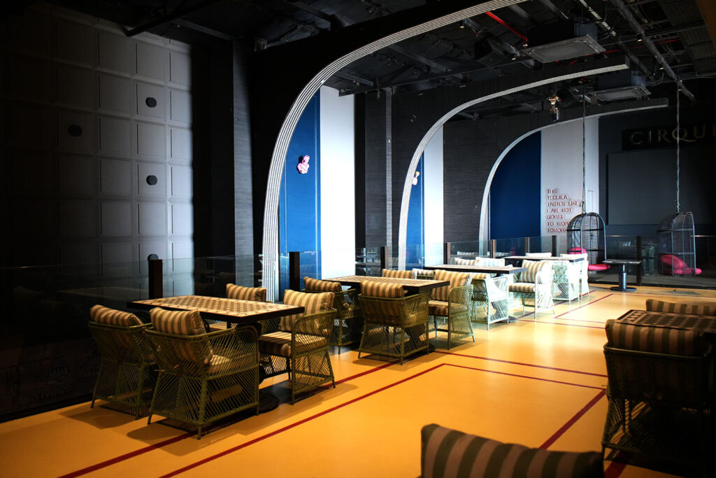 CIRQUE BAR