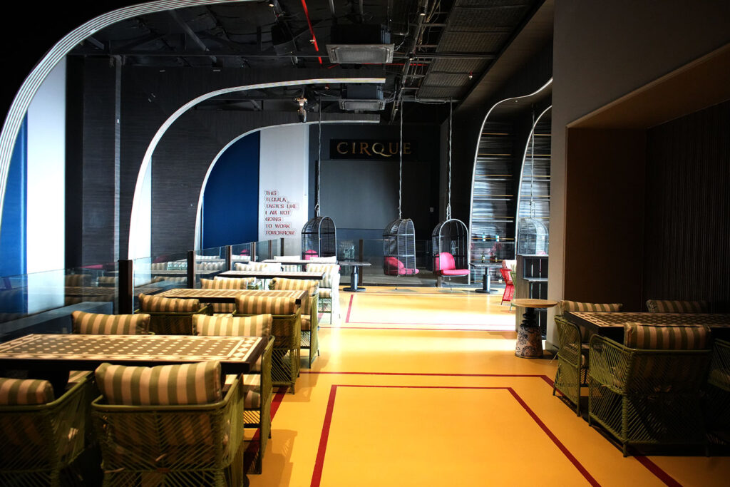 CIRQUE BAR