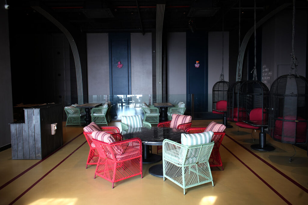CIRQUE BAR