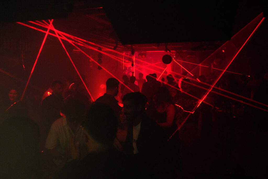 CIRQUE BAR