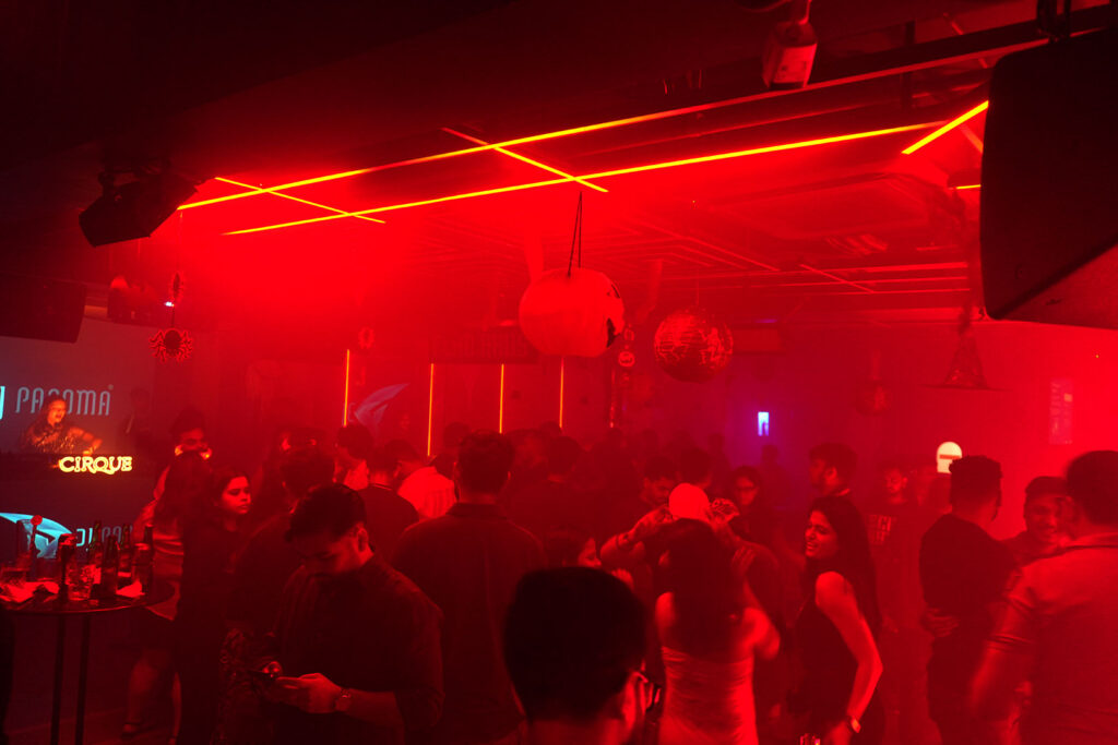 CIRQUE BAR