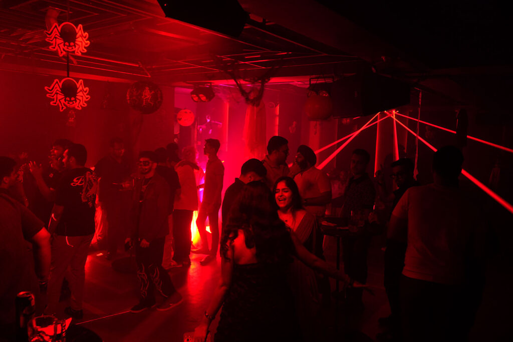 CIRQUE BAR