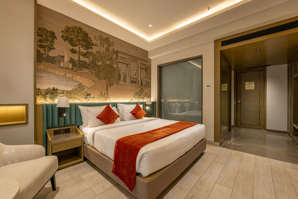 ROYAL ROOM