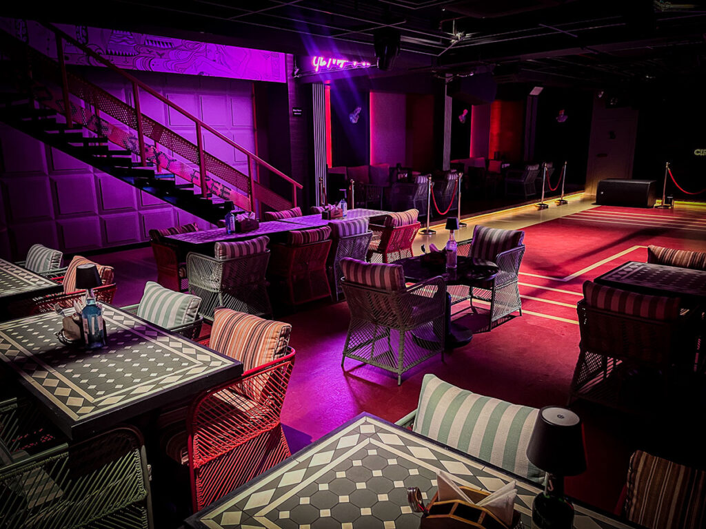 CIRQUE BAR