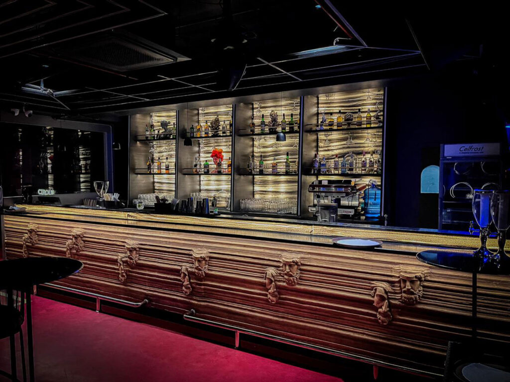 CIRQUE BAR