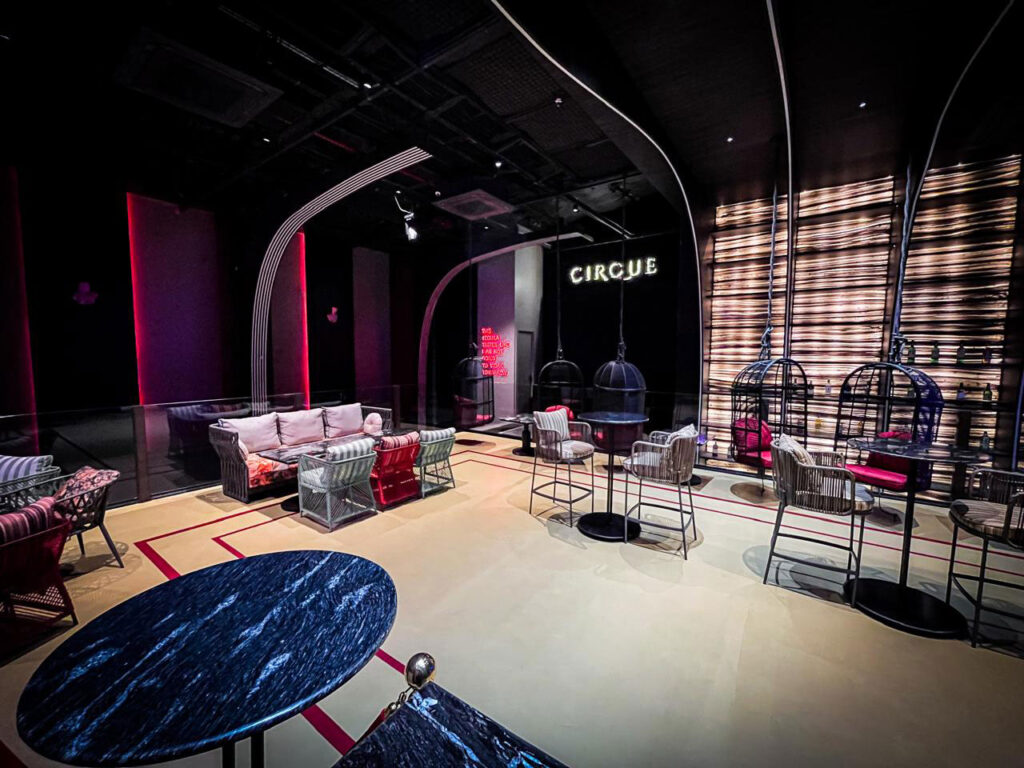 CIRQUE BAR
