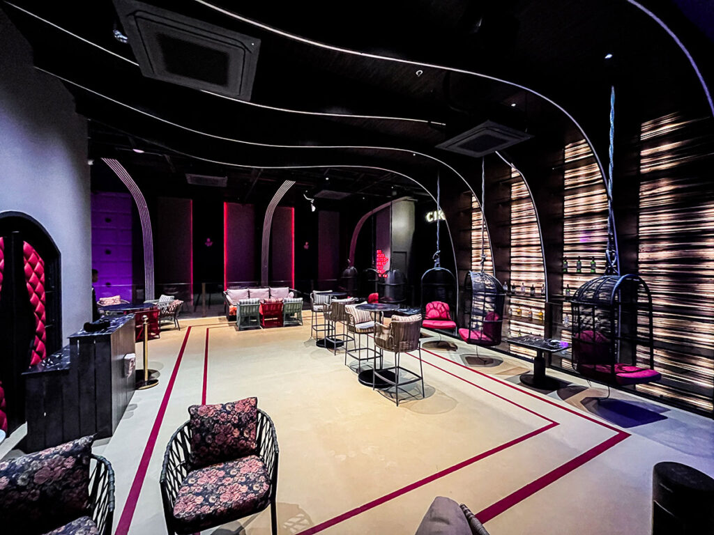 CIRQUE BAR