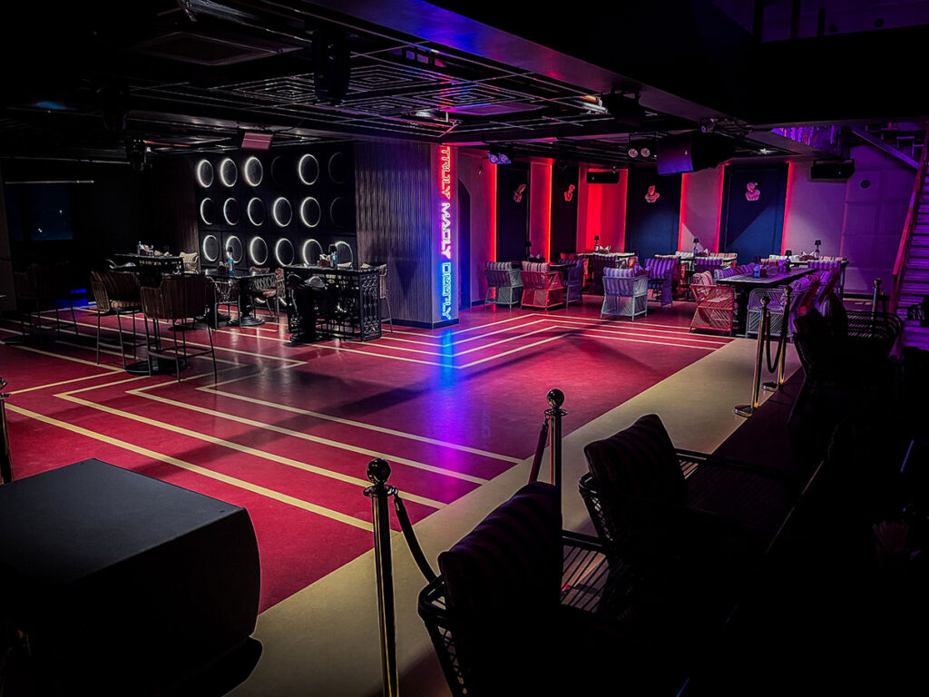 CIRQUE BAR